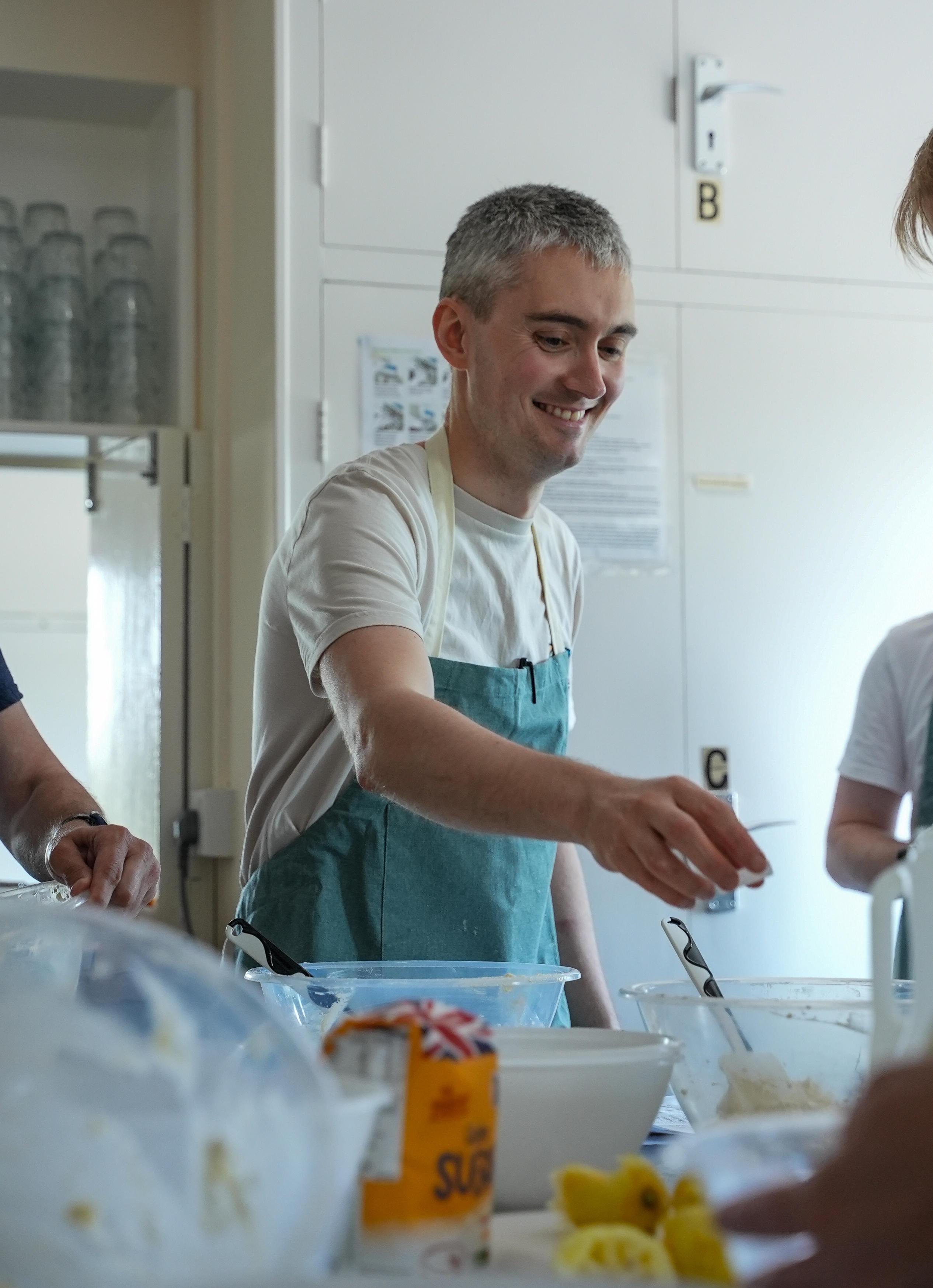 Professional-baker-baking-classes